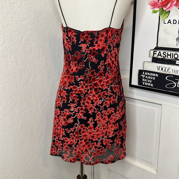 NWT Princess Polly Merlot Mini Dress size 2US - Picture 6 of 8